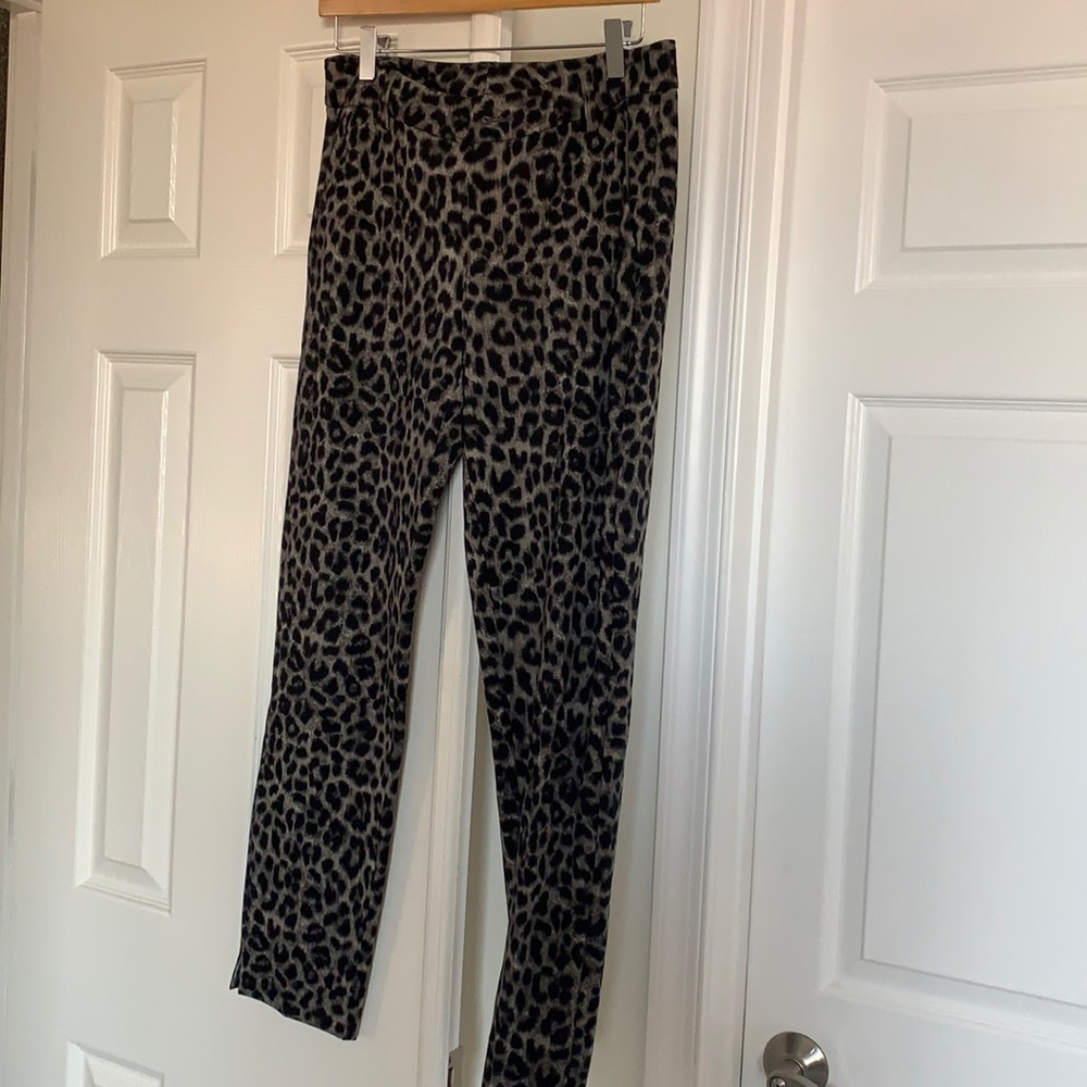 CAbi MUST HAVE pants - size - 6